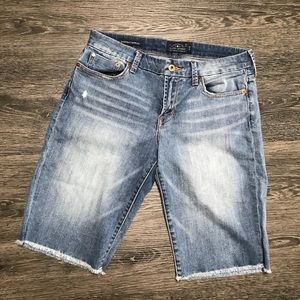 ⬇️ Lucky Brand Boardwalk Bermuda shorts 10/30